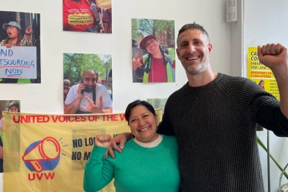 Petros Elia, secretario general de UVW, y Susana Benavides. Un pequeño sindicato fundado por limpiadores latinoamericanos en el Reino Unido.