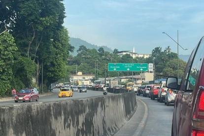 La medida provocó largas filas de vehículos en la zona.