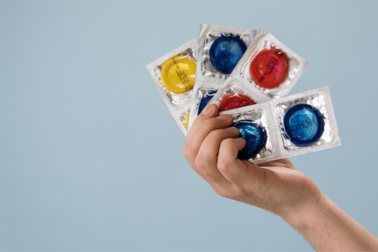 Los preservativos en programas de salud podrían encarecerse y reducir su disponibilidad por la guerra en Irán y el bloqueo del estrecho de Ormuz.