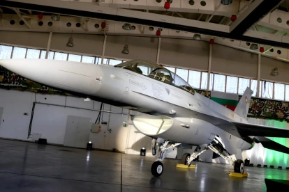 Fotografía de archivo del 13 de abril de 2025 que muestra el nuevo avión de combate F-16 Block 70 procedente de Estados Unidos.