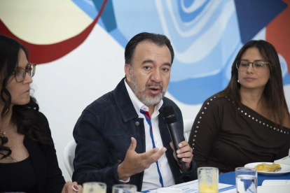 Pabel Muñoz durante un conversatorio con medios de comunicación este 23 de abril de 2026.