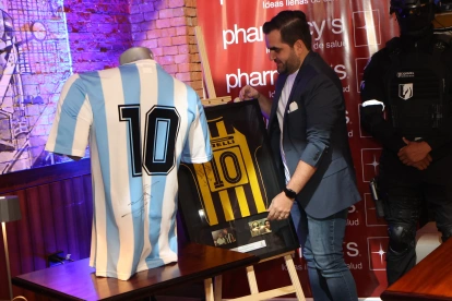 La Expogol presenta reliquias del fútbol nacional y Mundial. Juan Pablo Béjar es el dueño de la colección.