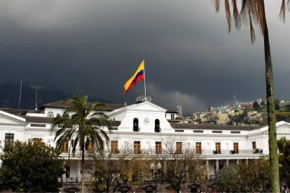 El debate público cuestiona la respuesta del Gobierno ante la crisis.