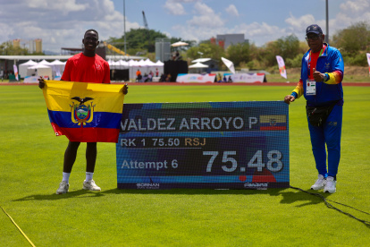 Patry Valdez se quedó a 2 centímetros del récord mundial.