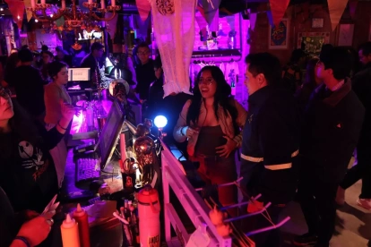 La hora pico de atención en bares y gastropubs en Quito arranca a partir de las 23:00.