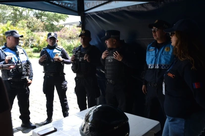 Cumbayá. Se instalaron dos Puestos de Mando Operativos. Los integran entidades municipales como AMC, Cuerpo de Agentes, Bomberos y AMT.