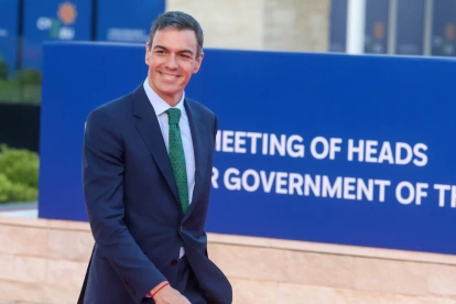 El presidente del Gobierno español, Pedro Sánchez, llega a una reunión informal de Jefes de Estado de la UE en Agia Napa, Chipre, el 23 de abril de 2026.