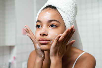 Referencial. Rutinas equivocadas pueden dañar la piel más de lo que ayudan.