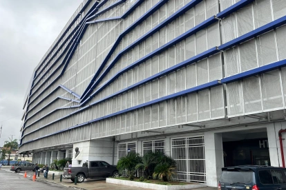 Disparos y gritos en los exteriores del Capwell: transmisión en vivo captó el asalto