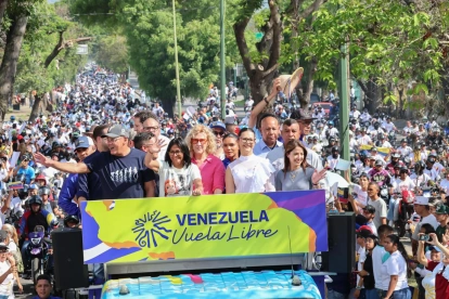 Delcy Rodríguez (c), durante la peregrinación de trece días que convocó para exigir el fin de las sanciones de Estados Unidos, este jueves en el estado Lara (Venezuela).