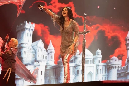 Laura Pausini en su concierto en Valencia, España.