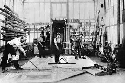 Georges Méliès tenía su propiedad cerca de las fábricas de CHAPAL en Montreuil. Solía ​​ir con frecuencia a las fábricas de la casa para filmar escenas para sus películas.