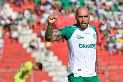 César Espínola, delantero paraguayo, es uno de los más experimentados en Liga de Portoviejo.