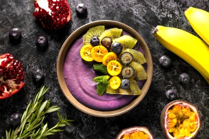 Su riqueza en antioxidantes y su versatilidad en recetas frías convierten al açaí en una opción práctica y nutritiva para el día a día.