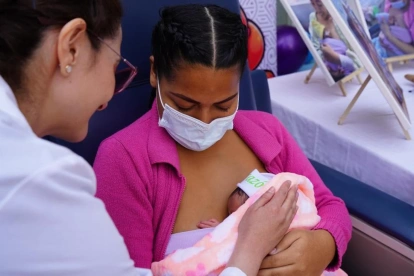 La libreta de salud busca que madres, padres y cuidadores participen activamente en el seguimiento del desarrollo infantil.