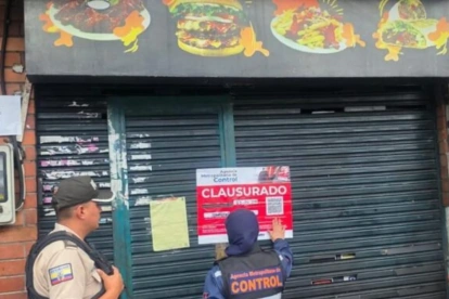 La Agencia Metropolitana de Control (AMC) encontró a 200 personas en un bar clandestino, que funcionaba cerca de la Universidad Central, en Quito.