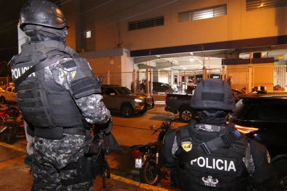 Cinco expolicías ecuatorianos fueron condenados a más de dos años de cárcel por vender municiones policiales a grupos criminales.