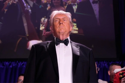 Donald Trump fue evacuado durante una cena en Washington tras reportes de disparos.