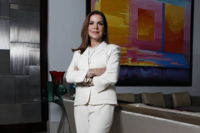 Impulsa una fundación que hoy impacta a miles de estudiantes.