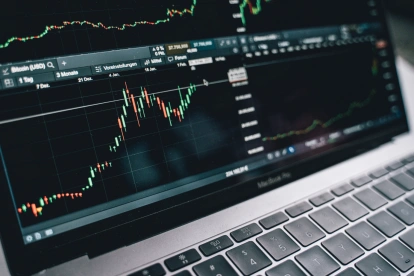 Imagen referencial. Ecuador registra crecimiento del 4,3% en la economía no petrolera en 2025.