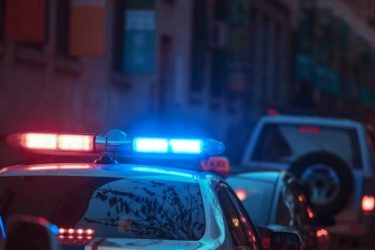 Aplicación del toque de queda en zonas urbanas del país como medida de seguridad.