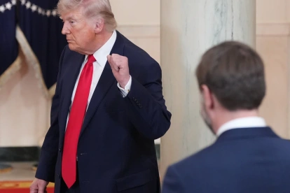 Donald Trump fue evacuado durante una cena en Washington tras reportes de disparos.