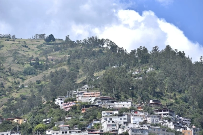 Conflicto. Uno de los principales problemas en el Ilaló es el avance inmobiliario, incluso sobre la altura permitida y en zonas de protección ecológica.