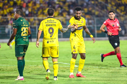 Darío Benedetto hizo su quinto gol en el estadio Nueve de Mayo ante Orense.
