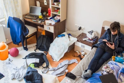 El uso intensivo de dispositivos y la desconexión social configuran un escenario que exige atención urgente desde el hogar y la salud mental.