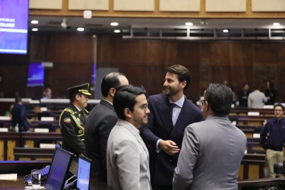 Niels Olsen presiden la Asamblea de Ecuador dese mayo de 2025.