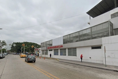 Las irregularidades fueron denunciadas por familiares de pacientes que fallecen en el hospital Teodoro Maldonado Carbo, a quienes presionarían para contratar servicios funerarios.