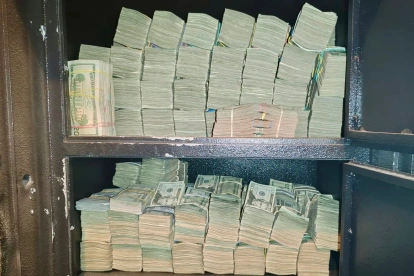 El dinero hallado en marzo del 2026 en un inmueble en Quito.
