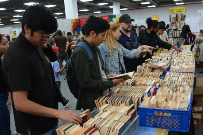 La jornada incluyó una muestra sobre Don Quijote, intervenciones musicales y la entrega simbólica de libros a los asistentes.
