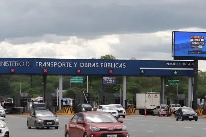 Un accidente de tránsito en la Vía a la Costa, a la altura del peaje de Chongón, dejó como saldo la muerte de una niña de seis años.