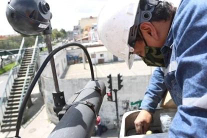 Quito instalará cámaras inteligentes en avenidas clave para reducir la congestión y mejorar la seguridad vial.