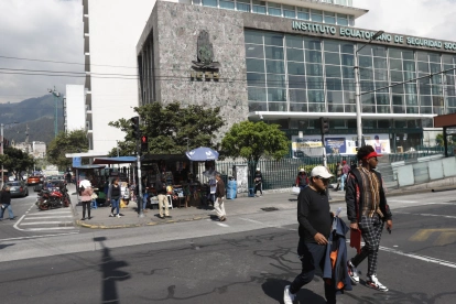 La pensión del IESS se calcula según la edad de retiro y los años de aportes acumulados.