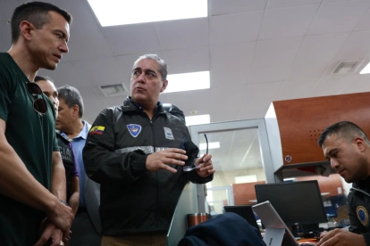 El presidente de la República, Daniel Noboa, estuvo en las oficinas de CNEL que fueron allanadas por una posible red de corrupción.