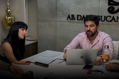 La presentadora se reunió con equipo legal.