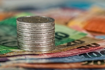 Fotografía referencial de billetes y monedas.