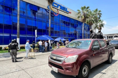 Allanamiento. A las 11:00, la agencia de CNEL en La Garzota fue intervenida.