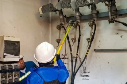 Un intento de hurto de los cables de medio voltaje causó un apagón, según la EEQ.