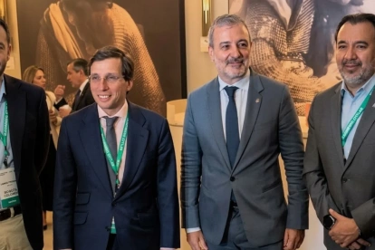 Pabel Muñoz con los alcaldes de Bogotá, Madrid y Barcelona.