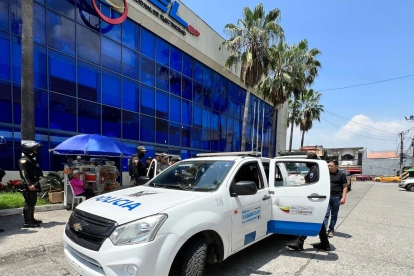 El martes 28 de abril de 2026, la agencia de CNEL, ubicada en La Garzota, al norte de Guayaquil, fue allanada.