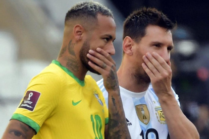 Taparse la boca durante un partido es una práctica muy común a nivel de clubes e incluso selecciones.
