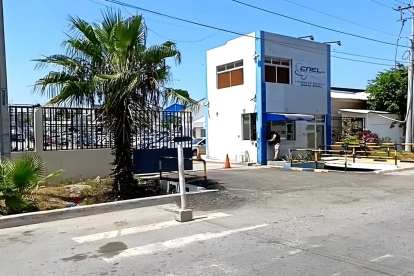 Oficinas de CNEL en Santa Elena fueron intervenidas en el marco de la investigación por presunta manipulación de planillas eléctricas.