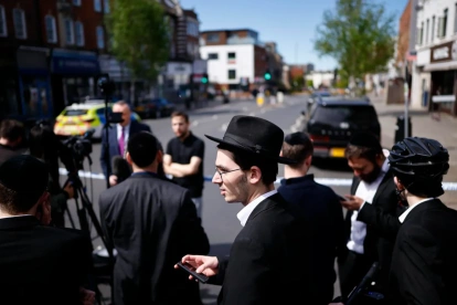 Miembros de la comunidad judía en Golders Green, al norte de Londres, Gran Bretaña, este miércoles 29 de abril de 2026.