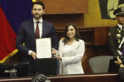 El presidente de la Asamblea, Niels Olsen, posesionó a Mercedes Caicedo.