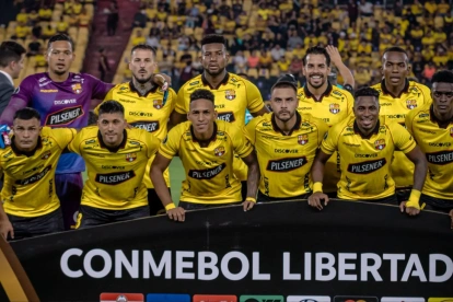 Jugadores de Barcelona previo al partido con la Universidad Católica.