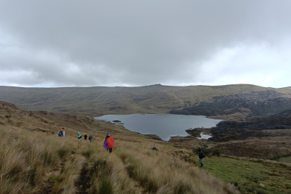La laguna de Gengeno es la naciente de uno de los afluentes del río Yanuncay.