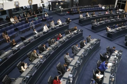 Asamblea de El Salvador aprobó reforma que cambia elección del TSE el 30 de abril.